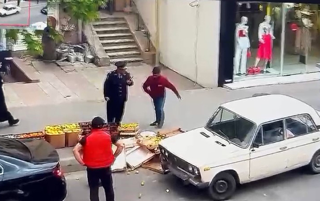 Satdığı qida məhsullarını polisin dağıtdığını demişdi, DİN video yaydı