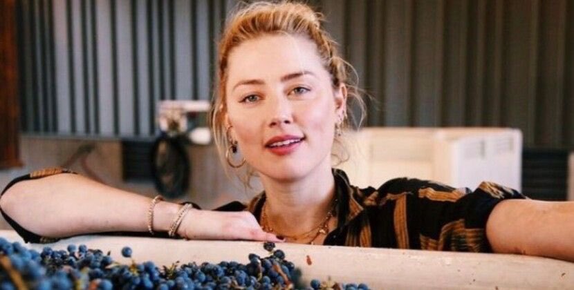Amber Heard ABŞ-ı tərk etdi