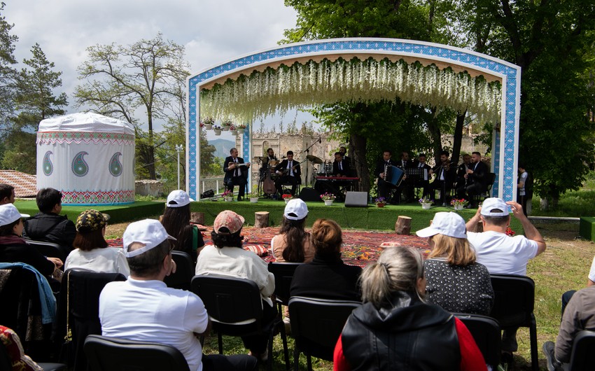 “Xarıbülbül” Beynəlxalq Musiqi Festivalı başa çatdı