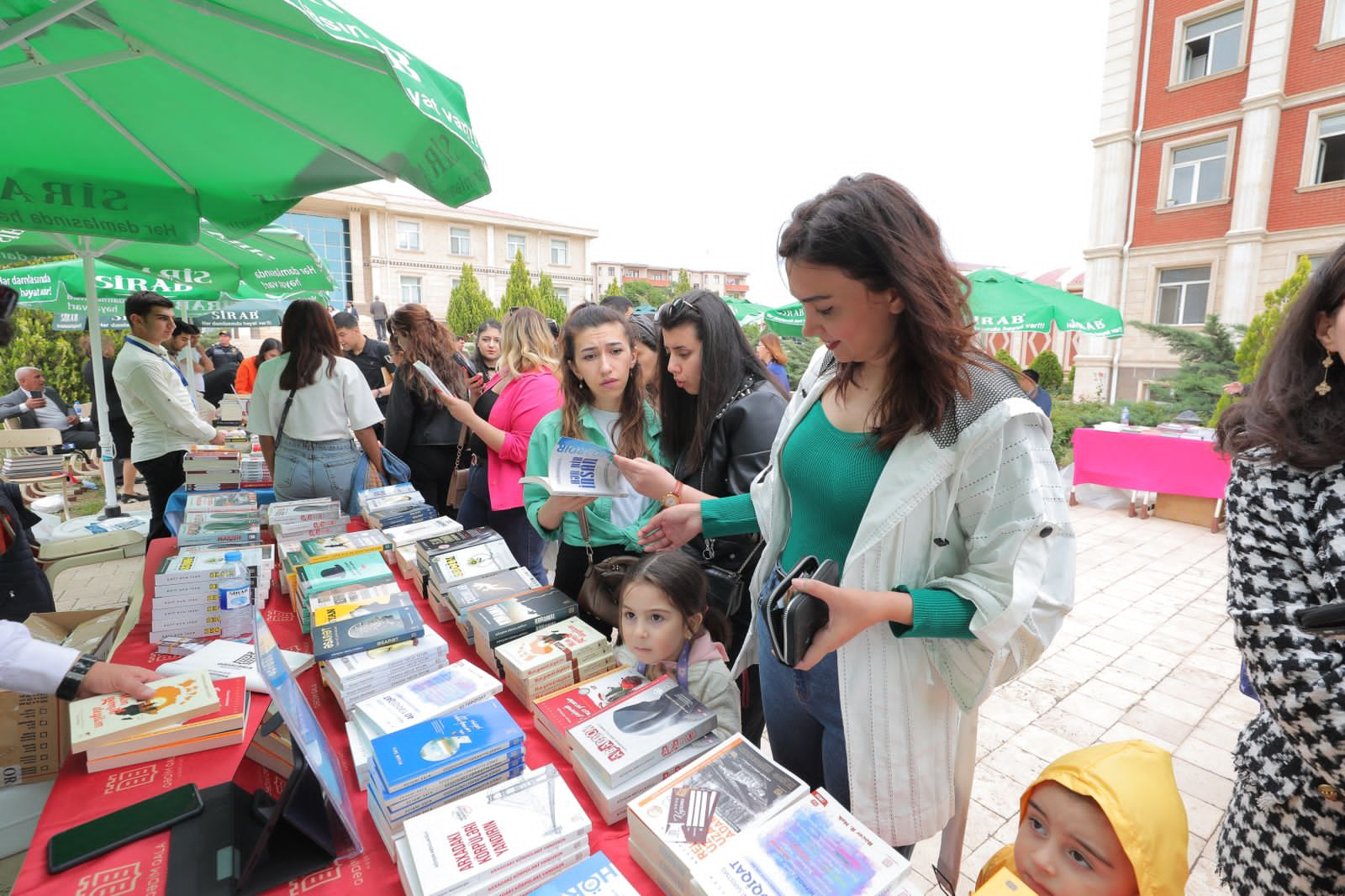 Müasirlərin əsərlərindən ibarət “I Naxçıvan Kitab Sərgisi” keçirilir - FOTO