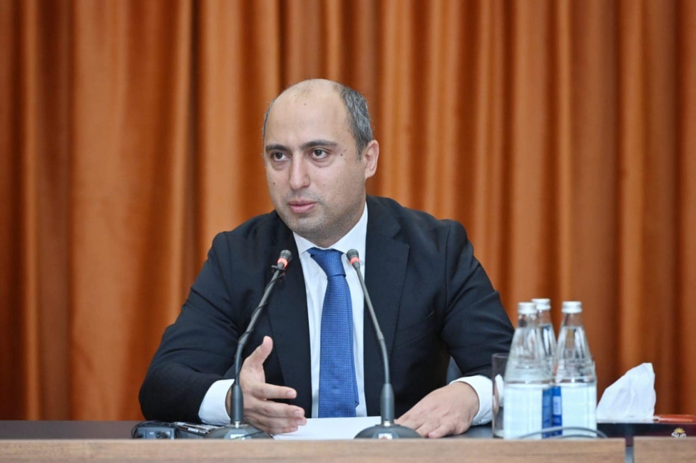 Emin Əmrullayev tələbələrin köçürülməsindən DANIŞDI