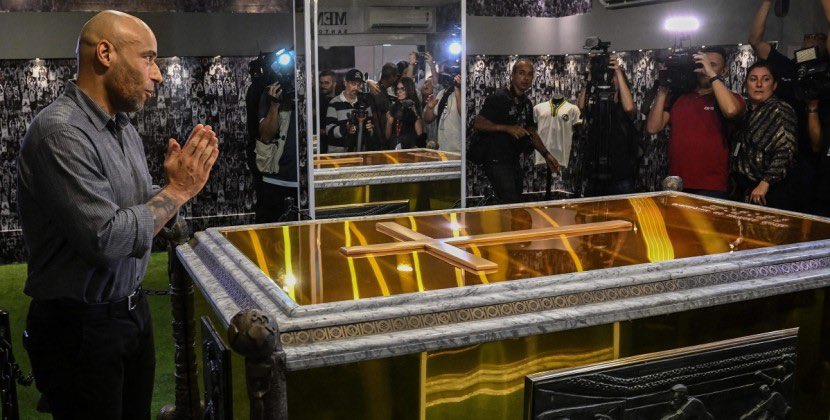 Braziliyada əfsanəvi Pelenin qızıl məqbərəsi açıldı - FOTO