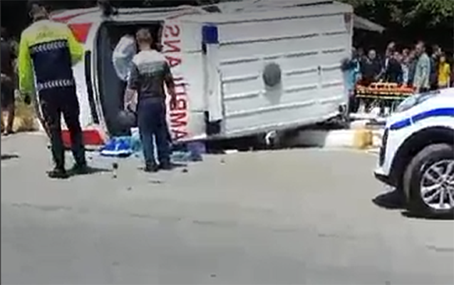 Çağırışa gedən təcili tibbi yardım maşını aşdı - VİDEO