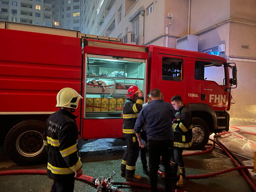 Bakıda binada güclü yanğın:İnsanlar təxliyyə edildi