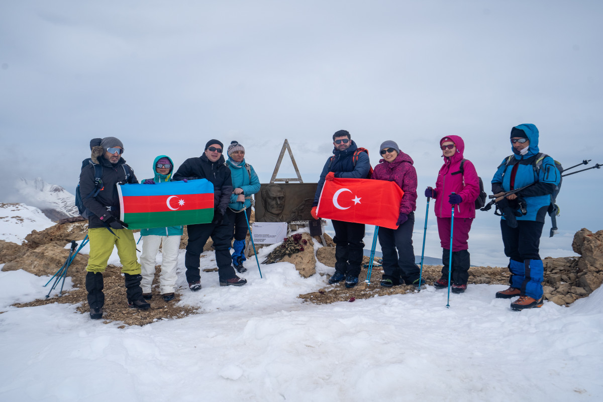 “Azərlotereya”nın bir qrup əməkdaşı “Heydər Zirvəsi”nə yürüş edib - FOTO/VİDEO