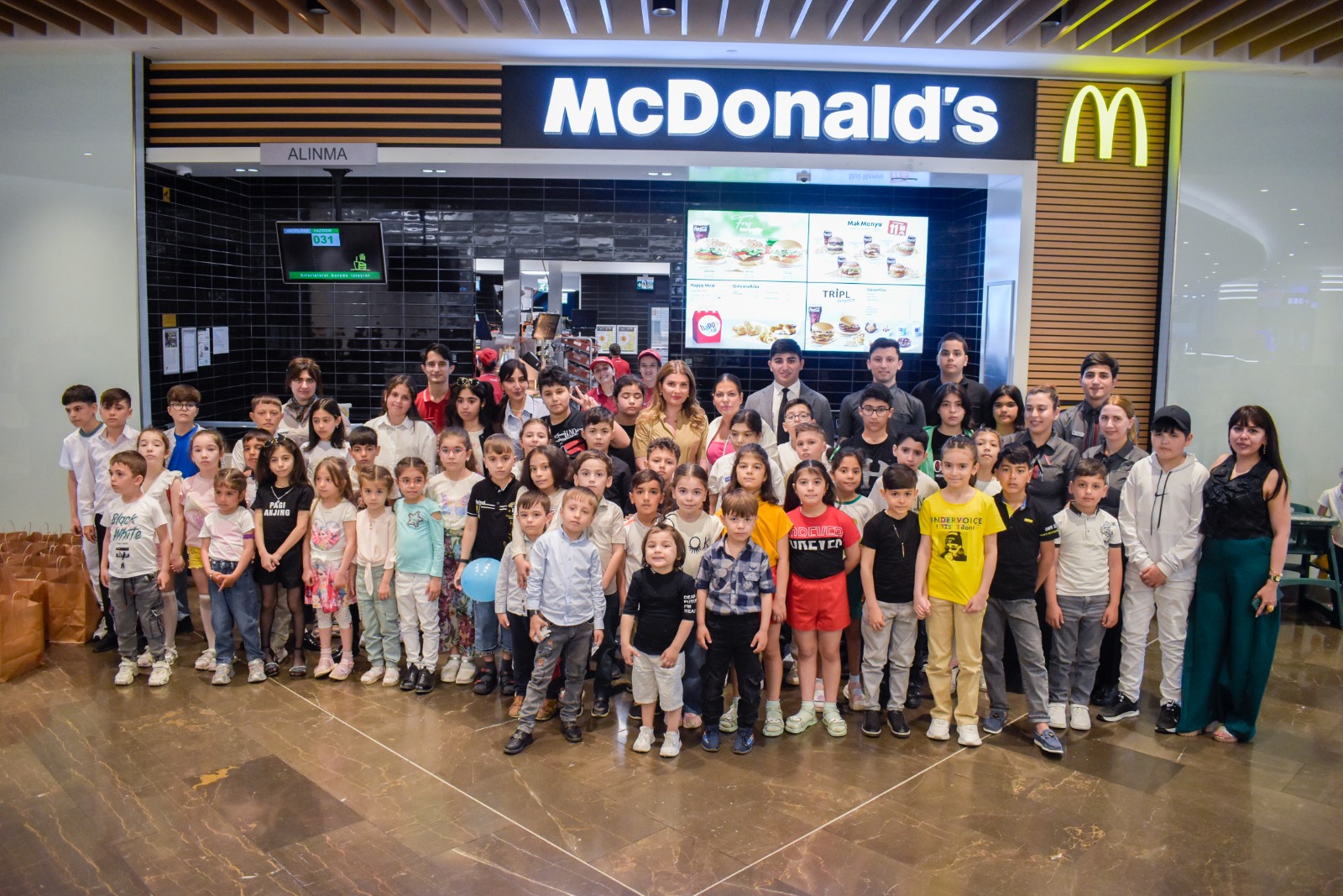 “McDonald's” talassemiya və hemofiliyadan əziyyət çəkən uşaqları sevindirib - FOTO