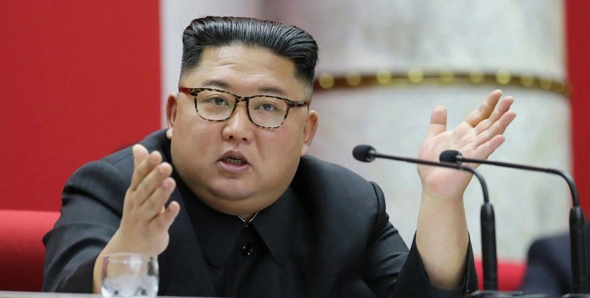 Kim Çen In bütün gün şirniyyat yeyir, çox siqaret çəkir və yatmır
