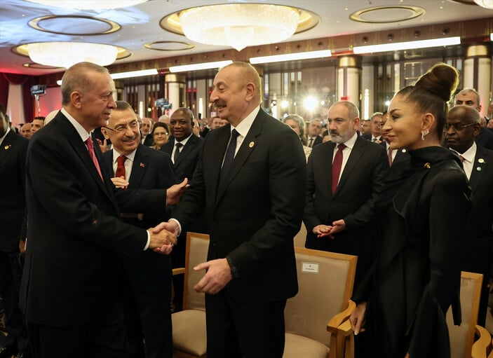 “Paşinyan andiçmədə ona görə ikinci sırada oturmuşdu ki...” – Mirzoyan belə izah etdi