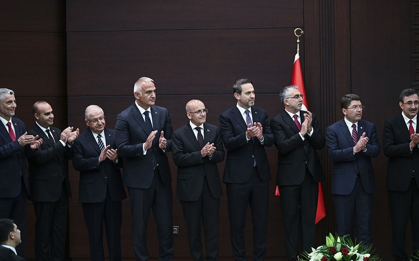 Türkiyə hökuməti yeni tərkibdə ilk iclasa toplaşır - Masada nələr var?