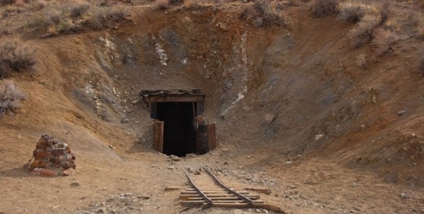 Heç bir yerə aparan tunel - Təxminən 40 il səhrada gizli tunel qazıb, sonra yoxa çıxdı -Video 