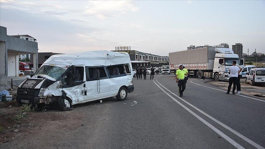 İşçiləri daşıyan avtobus qəzaya uğradı - 21 nəfər yaralandı