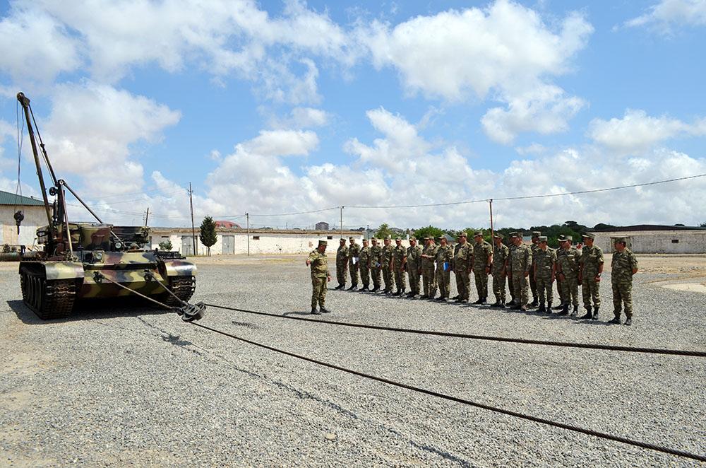 Zirehli tank xidməti rəisləri ilə toplantı keçirildi - FOTO