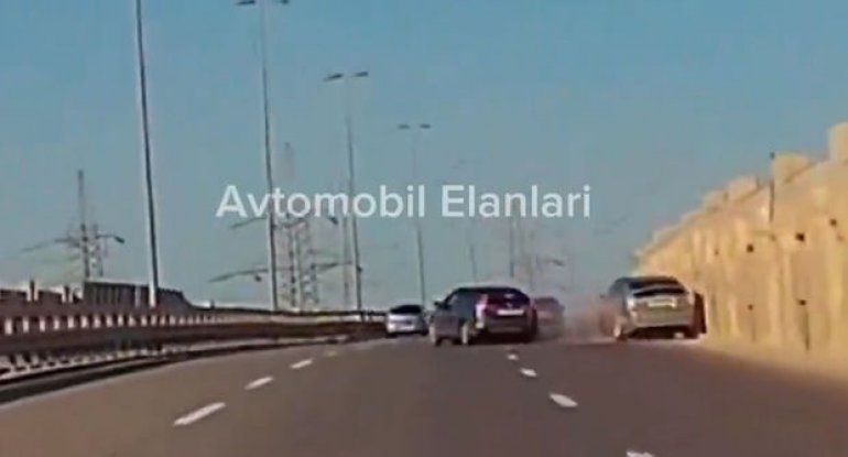 Zığ şosesində “Honda” “Prius”a çırpıldı – ANBAAN VİDEO