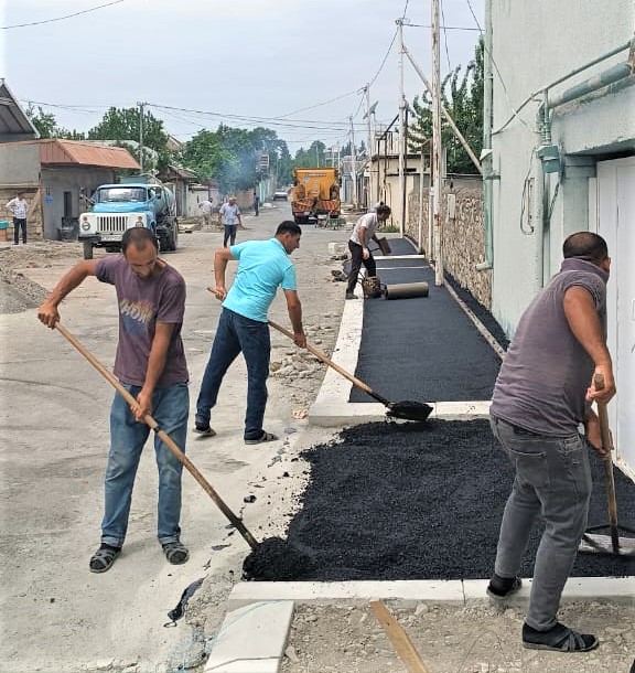 Göyçayda piyada səkilərinin yenidən qurulması işləri davam etdirilir - FOTO