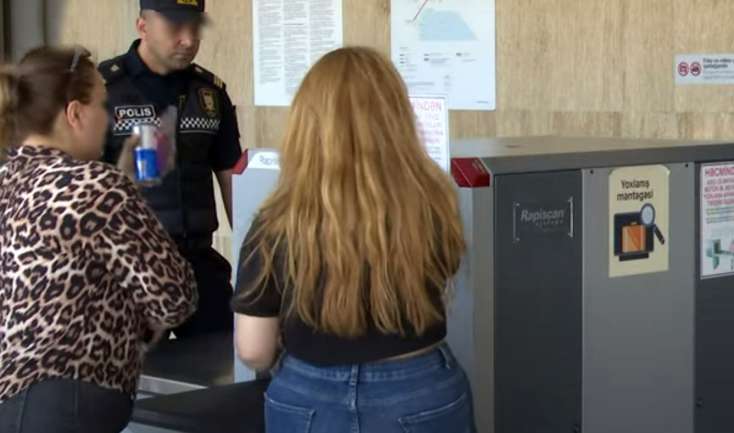 Bakı metrosunda iki qadın polislə buna görə dava edib - TƏFƏRRÜAT + VİDEO