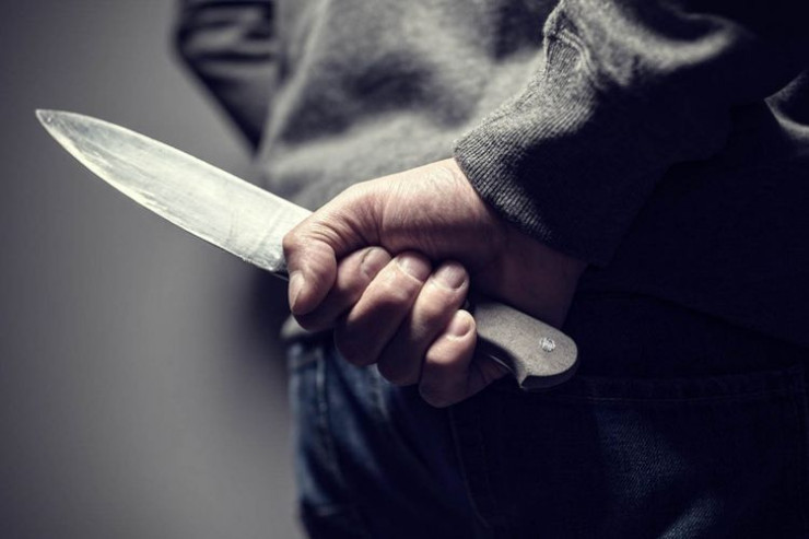 Bakıda gecə saatlarında kişiyə 4 bıçaq zərbəsi vurdular