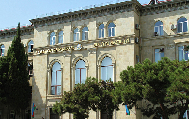 Ədliyyə Nazirliyi əməkdaşını intizam məsuliyyətinə cəlb etdi