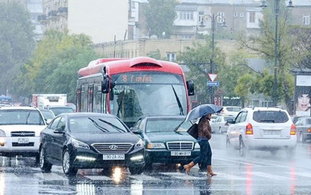 Yol polisi yağışlı hava ilə bağlı sürücülərə müraciət etdi