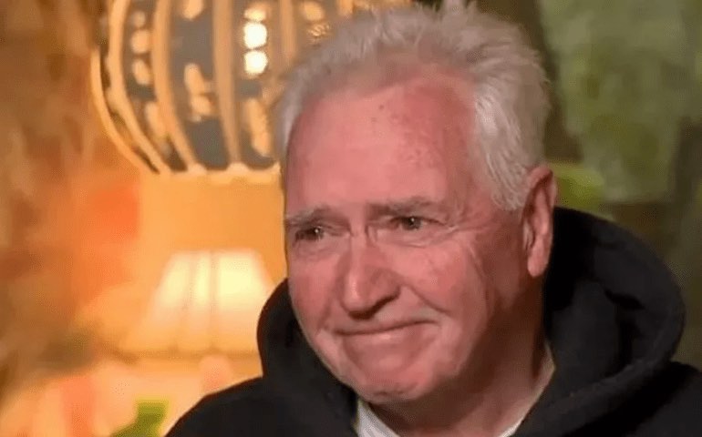 77 yaşlı baba köpəkbalığını vuraraq, sağ qala bildi - FOTO