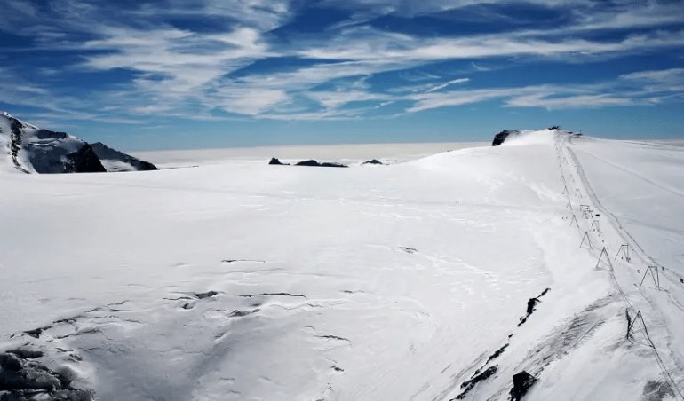 Əriyən buzlaqda 37 il əvvəl yoxa çıxan alpinistin cəsədi tapıldı - FOTO