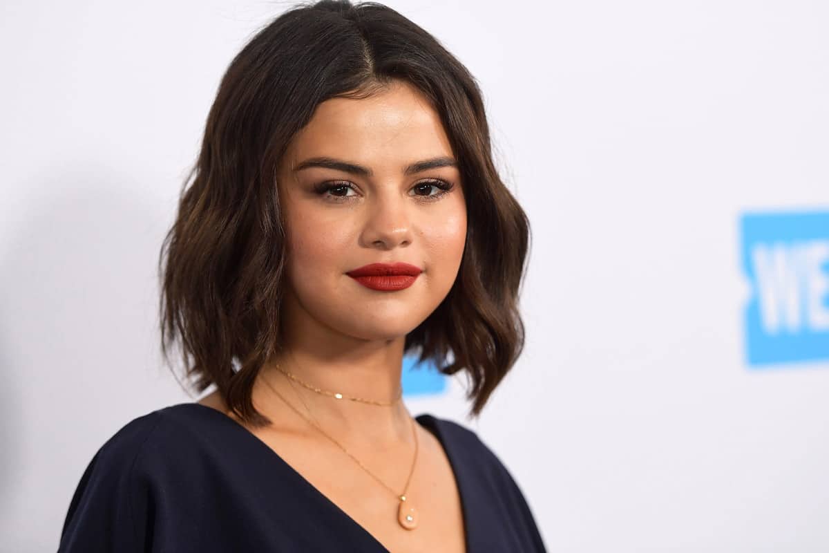 Selena Qomez yaxtada bikinili pozlar nümayiş etdirdi - FOTOLAR