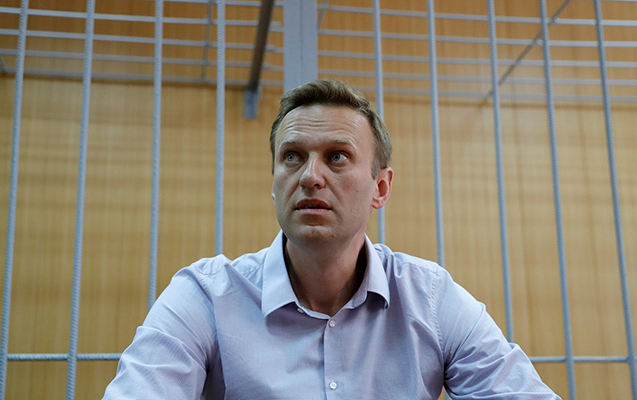 Aleksey Navalnıya qəribə QADAĞALAR