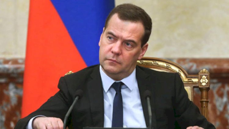 “Ukrayna diz çöküb mərhəmət diləməlidir” - Medvedyev