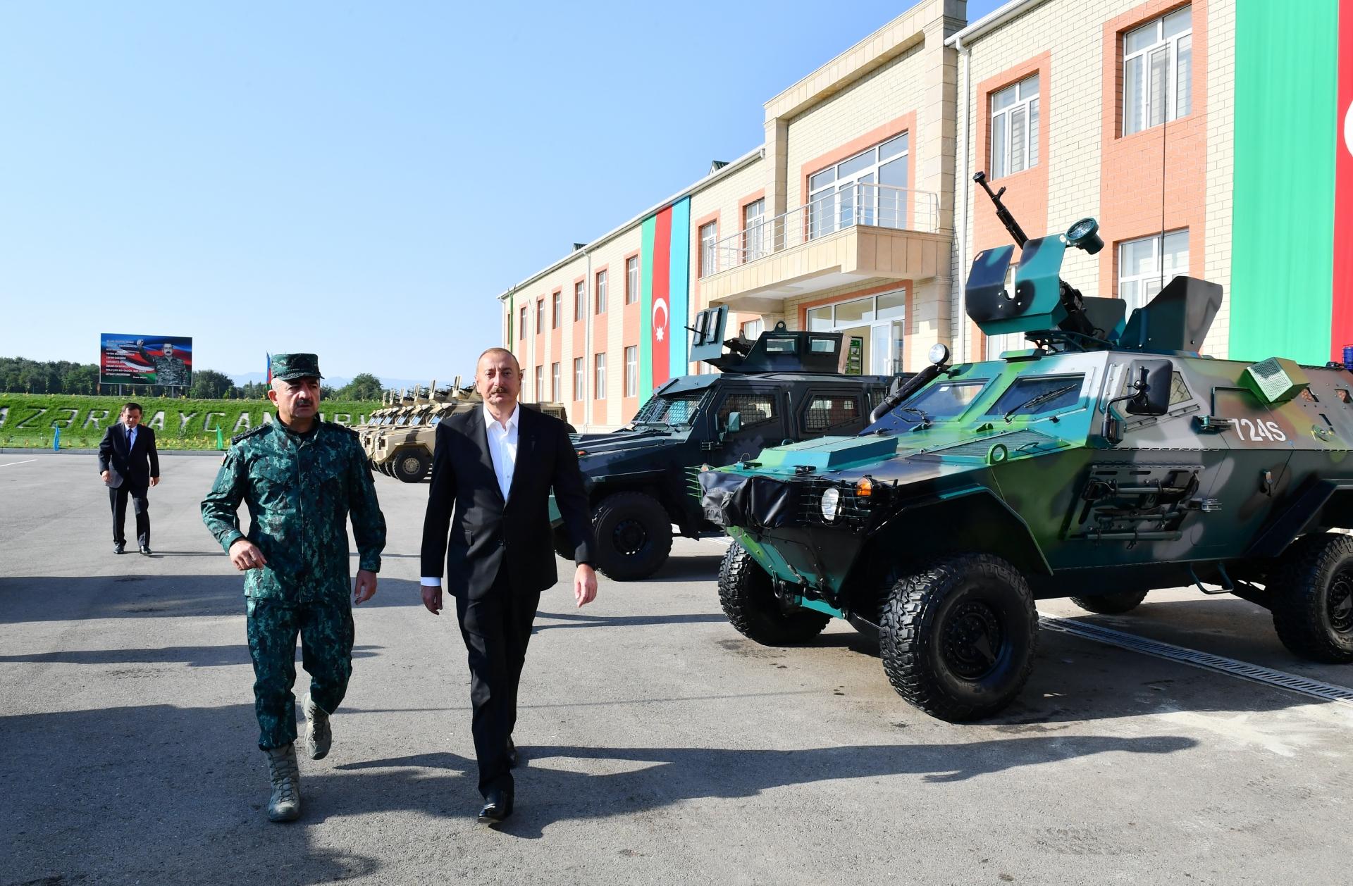 Prezident “Qazax” Əlahiddə Sərhəd Diviziyasının qarnizon kompleksində - FOTOLAR