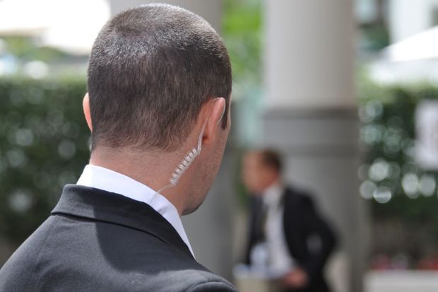 Çexiya prezidentinin mühafizəçisi intihar etdi