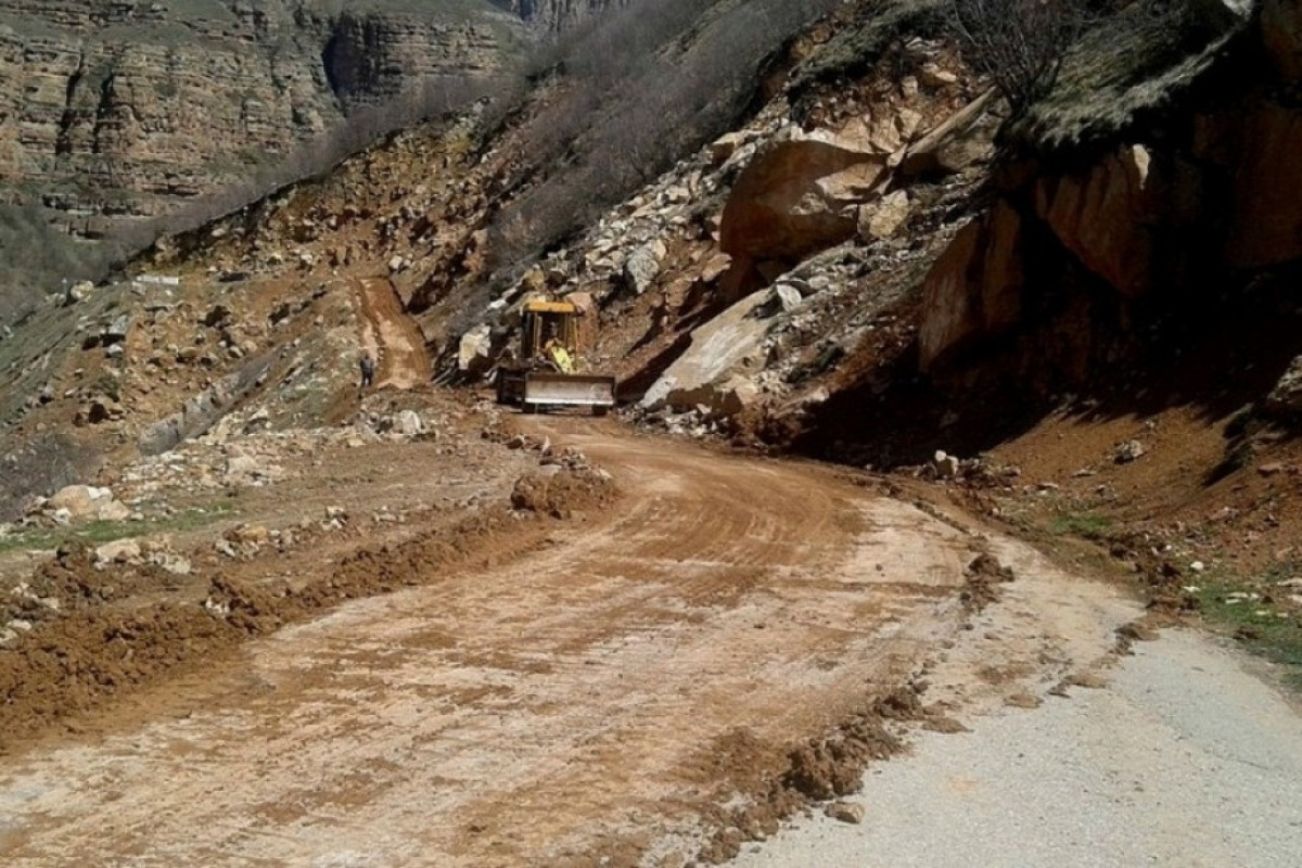 Güclü yağış Quba-Xınalıq yolunda problemlər yaradıb