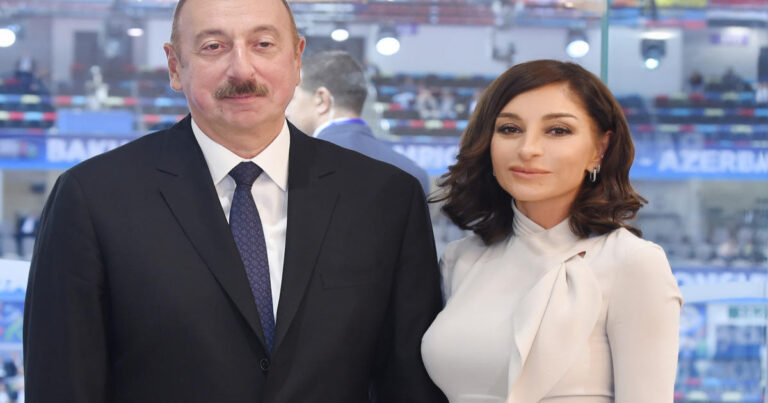 İlham Əliyevlə  xanımı Budapeştdə atletika üzrə dünya çempionatının finalını izləyirlər