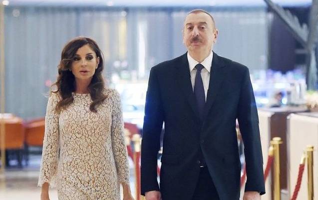 İlham Əliyevlə xanımı Macarıstanda verilən ziyafətdə
