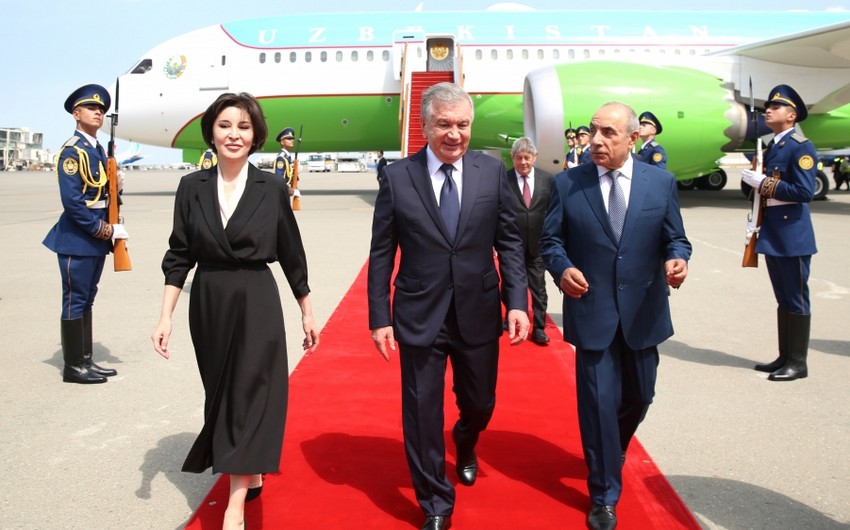 Özbəkistan Prezidenti Azərbaycana dövlət səfərinə gəldi - FOTO