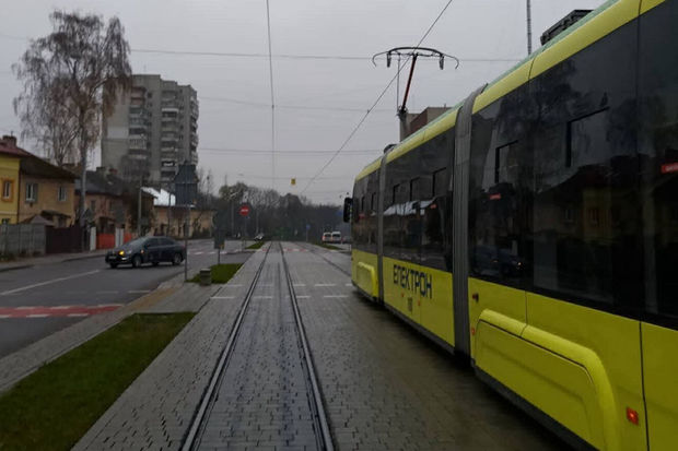 Kiyevdə tramvay relsdən çıxıb: Xəsarət alanlar var