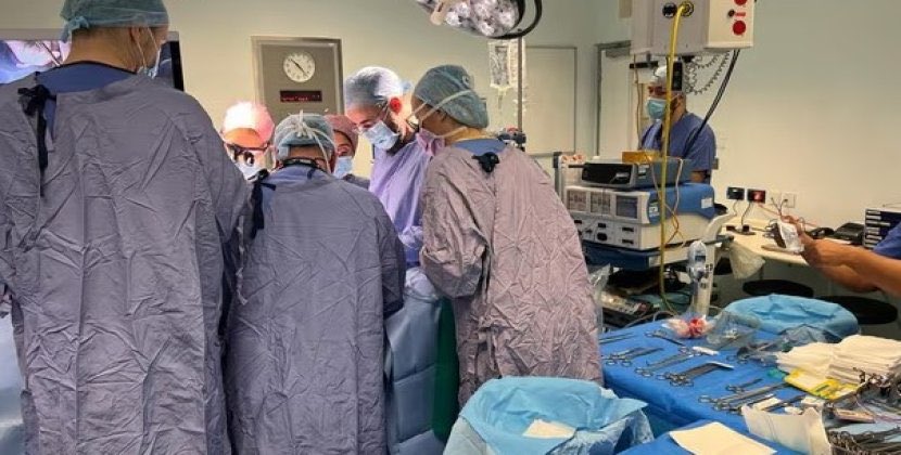 Böyük Britaniyada ilk dəfə uşaqlıq transplantasiyası həyata keçirildi - Donor xəstənin öz bacısıdır 