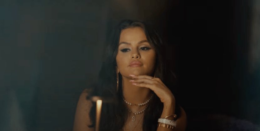 Selena Qomez yeni mahnısının alovlu klipini təqdim etdi - VİDEO