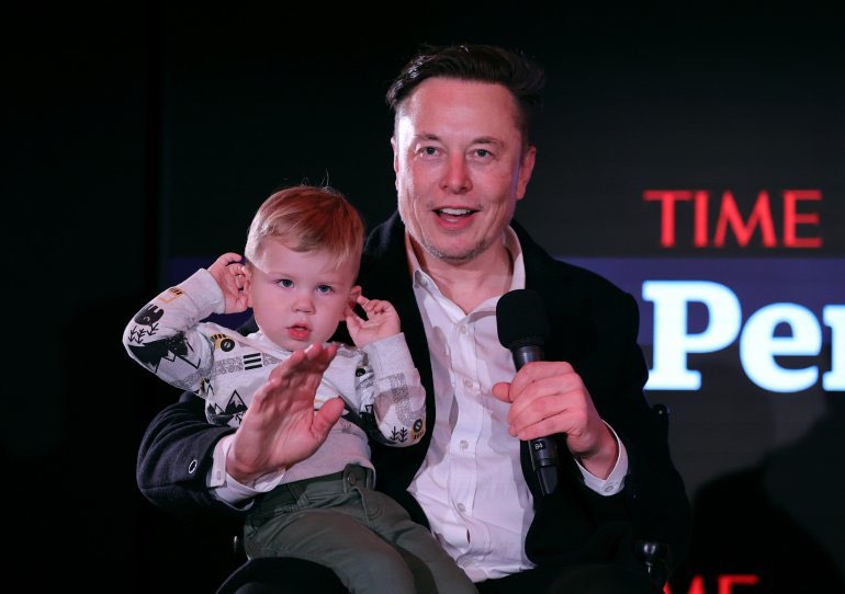 Elon Musk transseksual oğlunu kommunist adlandırdı