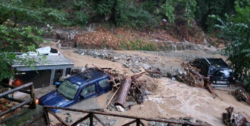 Yunanıstanda irimiqyaslı meşə yanğınlarından sonra daşqınlar başladı - Ölənlər var 