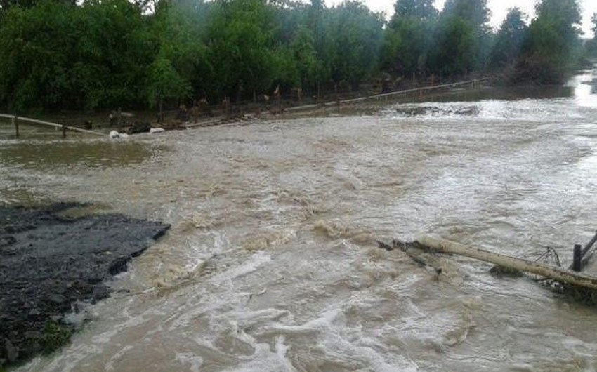 Rayonlara leysan yağıb, dolu düşüb - FAKTİKİ HAVA