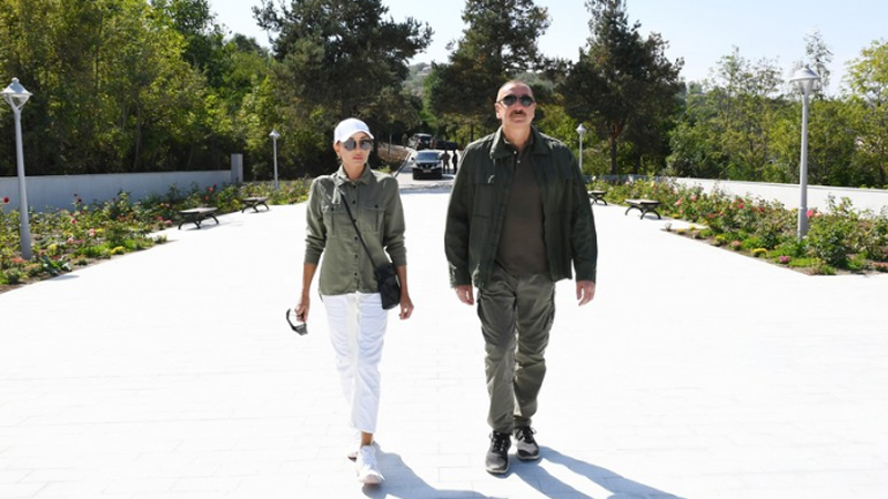 Prezidentlə xanımı inşası davam etdirilən Zəfər parkında olublar