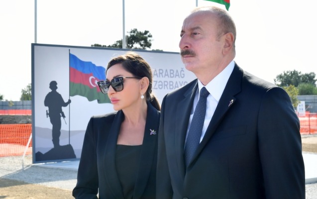 Prezidentlə xanımı inşası davam etdirilən Zəfər parkında - YENİLƏNDİ + FOTOLAR