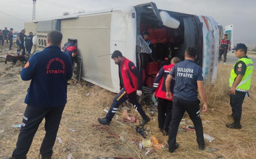 Türkiyədə avtobus aşıb, 5 nəfər ölüb, 30 nəfər yaralanıb