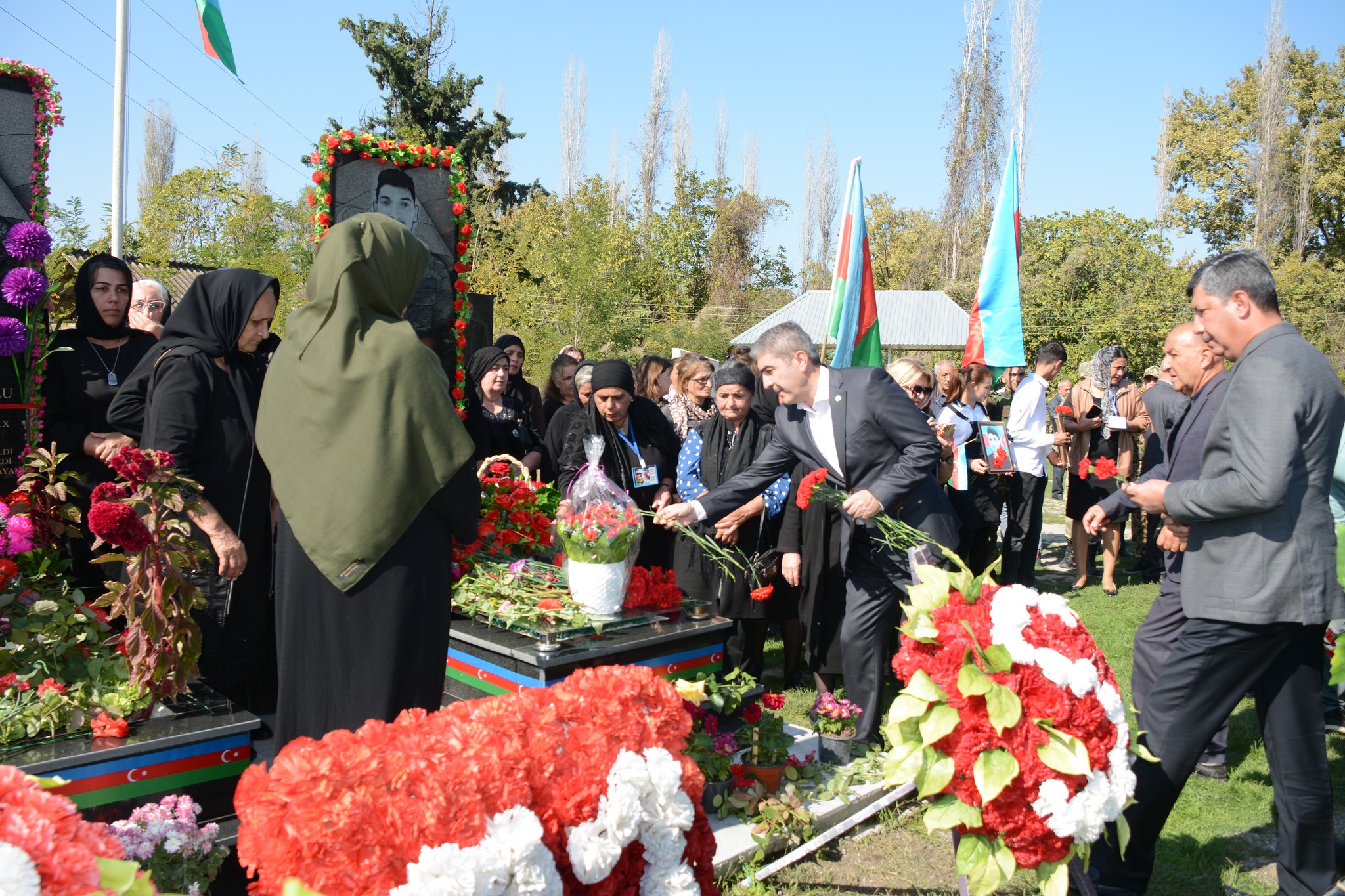 İcra başçısı şəhid Şəmistan Əzizovun üçüncü ildönümü mərasimində iştirak etdi - FOTOLAR