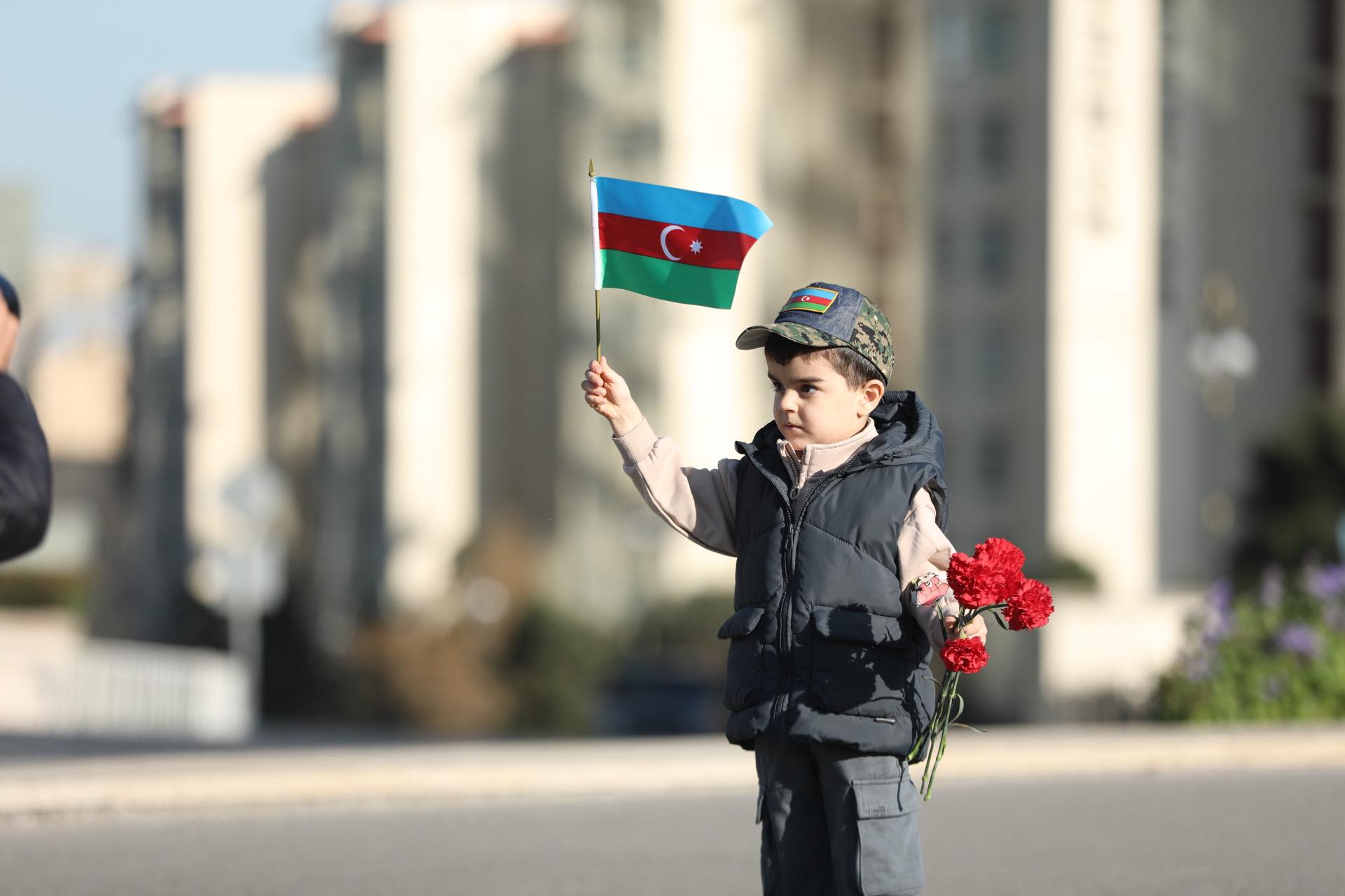 Bakıda Zəfər Günü münasibətilə yürüş keçirildi - FOTO