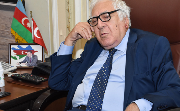 “Deyim ki, yox, sənə ev vermirəm?” – Anar sürücüsü və katibəsinə ev verdiyini təsdiqlədi