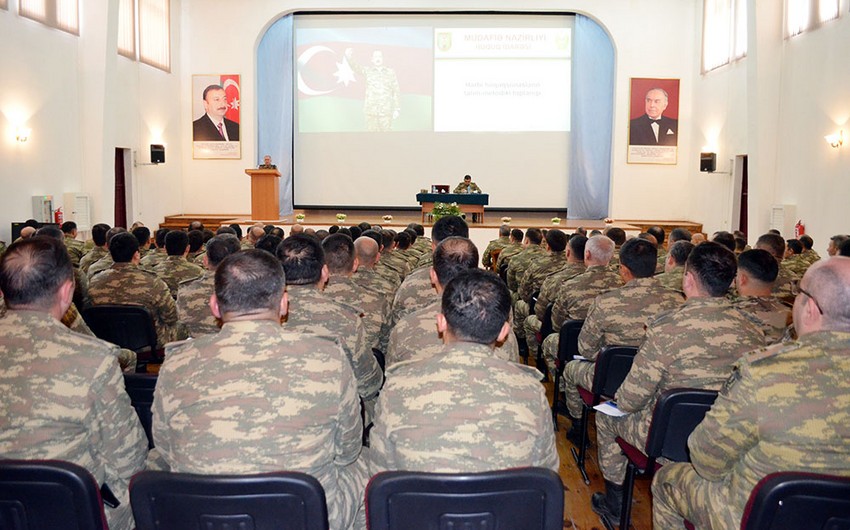 Müdafiə Nazirliyində hərbçilərin maaşının artırılması məsələsi müzakirə olundu
