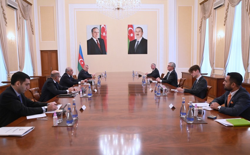 Əli Əsədov Britaniya rəsmisi ilə ikitərəfli əlaqələri müzakirə etdi