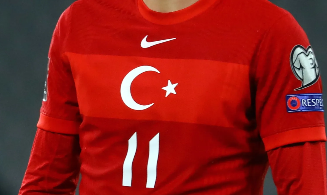 Türkiyə millisinin futbolçusuna şok! - Matç zamanı evi qarət edildi + FOTO