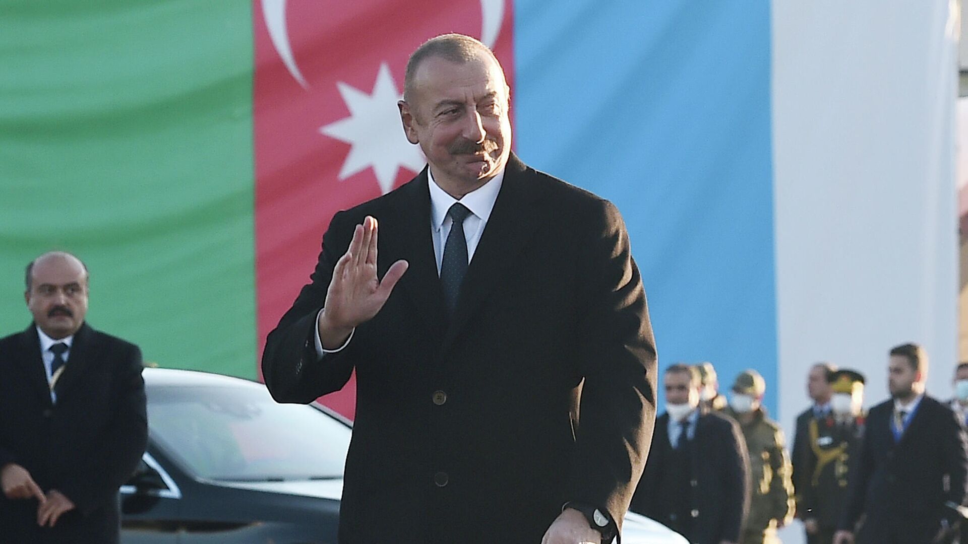 İham Əliyevin prezidentliyə namizədlik sənədləri MSK-ya təqdim edildi