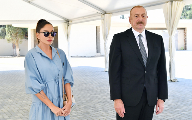 İlham Əliyevlə xanımı Xocavəndin Qırmızı Bazar qəsəbəsində olublar